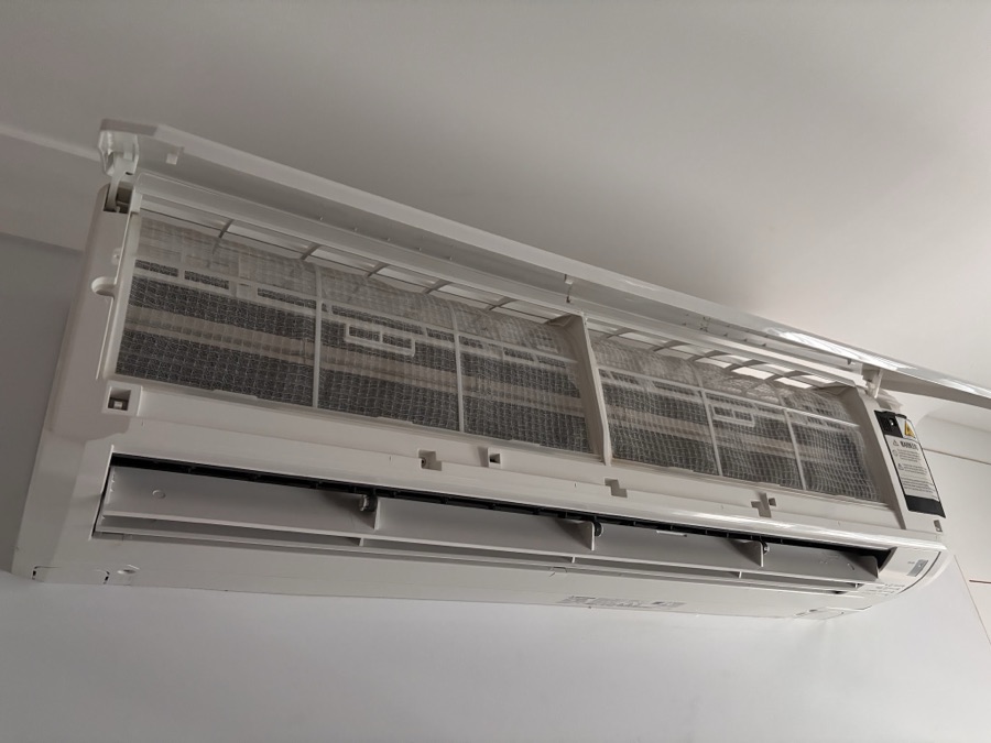 Kellie P.'s split system photographed by the customer, after